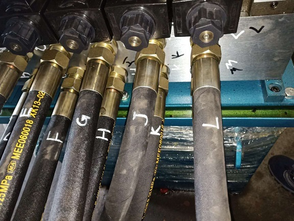 Connect the tubes of cutting device and the punching devices-1 Connect the tubes of cutting device and the punching devices-1