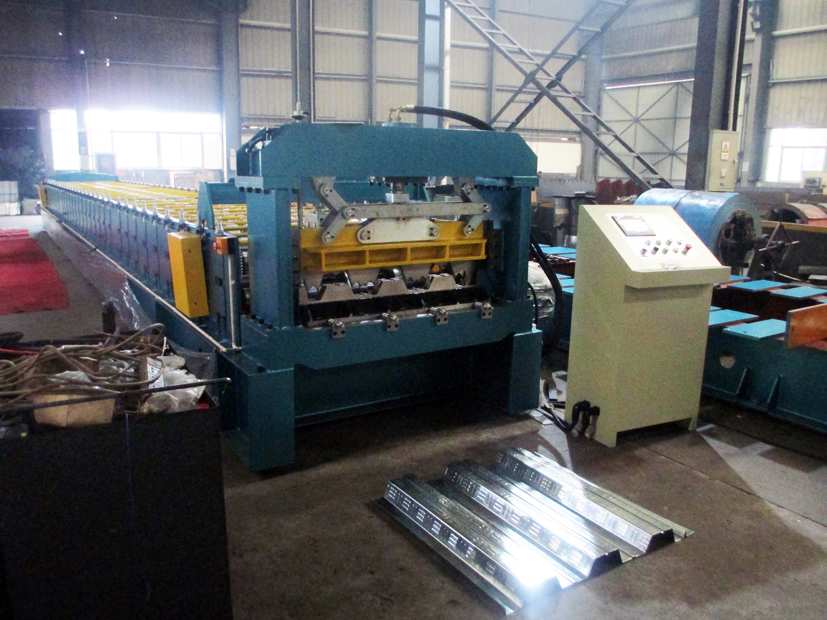 zhongyuan metal deck roll forming machine