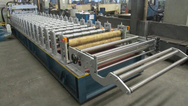 The-Machine-Pictures-of-Glazed-Tile-Roof-Roll-Forming-Machine3
