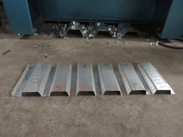 Produced-by-Double-Layer-Roll-Forming-Machine-For-Floor-Decking-1