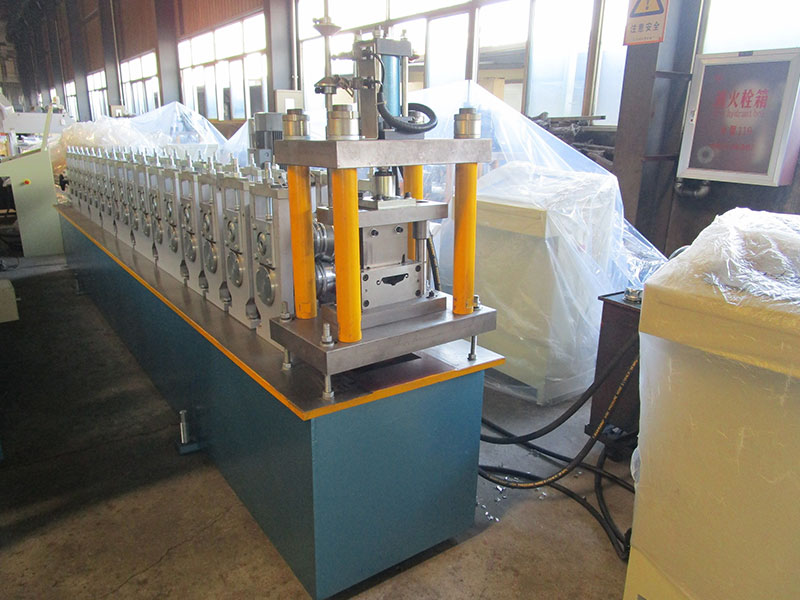 10-Roller-shutter-machine