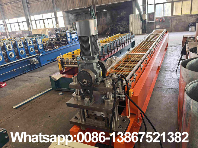 Zhongyuan c fence roll forming machine (4)