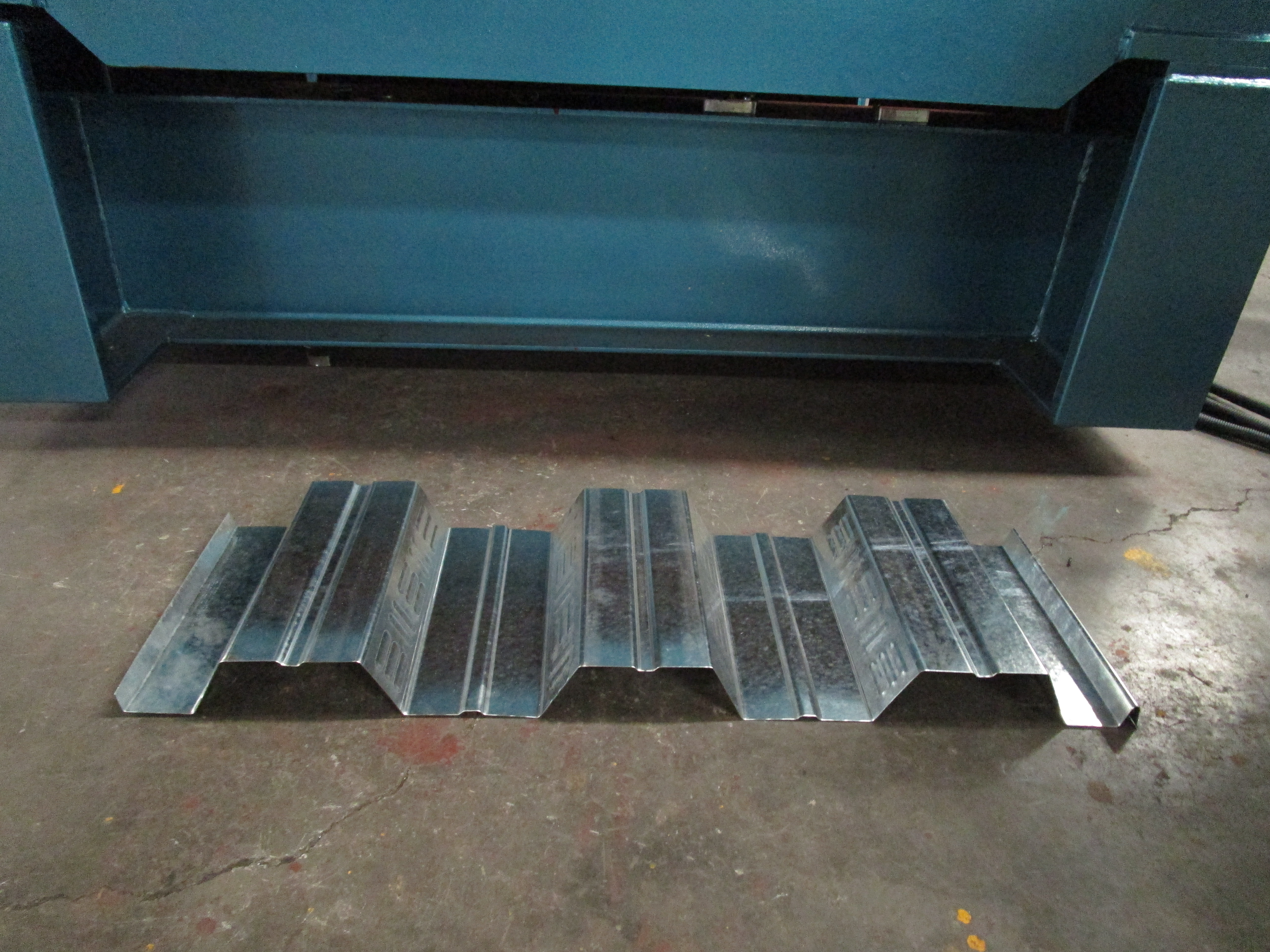 metal deck floor manufactured by floor deck roll forming machine
