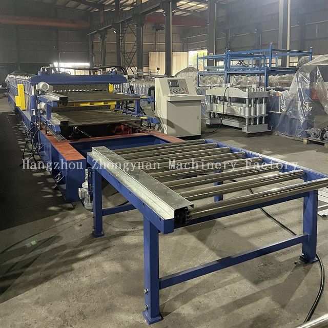 Double layer roofing sheet roll forming machine with flying cutting