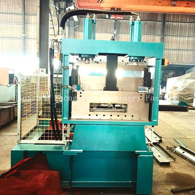 Automatic C purlin roll forming machine with post cutting and pre cutting