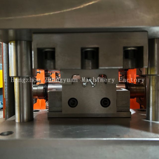 Zhongyuan Special Type W Shape Roll Forming Machine with High Speed