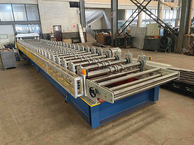 Hydraulic-Cutting-Roof-Sheet-Roll-Forming-Machine1