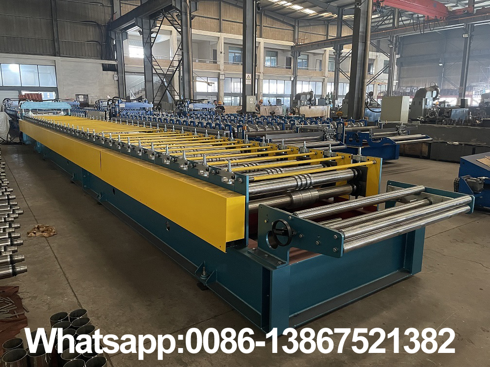 Zhongyuan door panel roll forming machine (1)