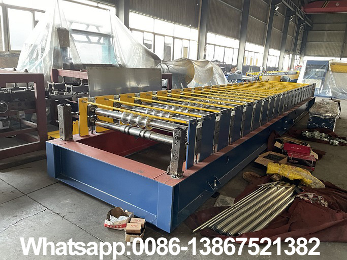 Zhongyuan metal roof roll forming machine for sale